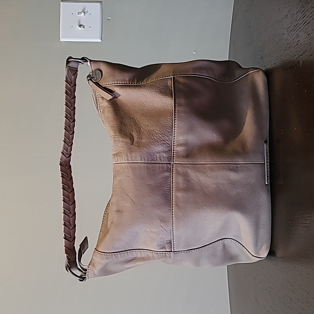 Lucky Brand soft leather shoulder hobo bag neutral tan EUC medium sized pockets
